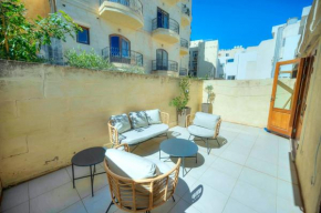Spacious apartment, large yard, near beach PMIC1-1